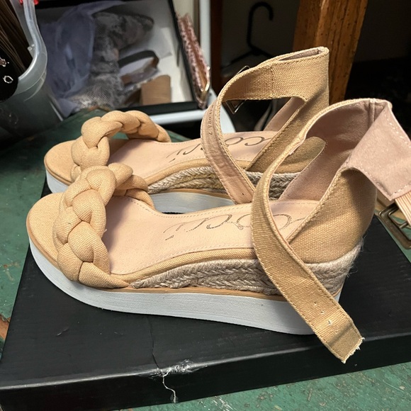 open toe sandals - Picture 3 of 4